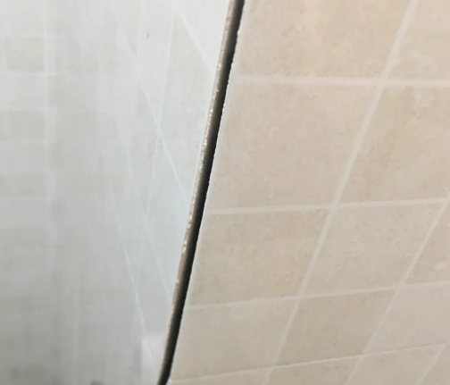 德阳市瓷砖空鼓维修公司分享阳台瓷砖脱落的修复过程可以分为以下几个步骤