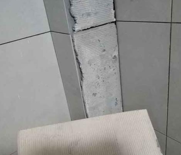 德阳市瓷砖空鼓维修公司分享下厨房瓷砖脱落的补救措施。